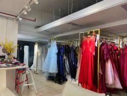 -月月婚纱礼服仓储店(王府井店)