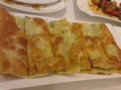 鸡蛋葱花飞饼-大铁勺新津菜(东丽阳光新业广场店)