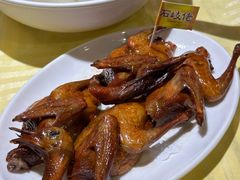 招牌烤乳鸽-石岐佬中山菜馆(张溪店)