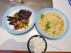 -雪乡人家东北菜·铁锅炖一切(高斯路店)