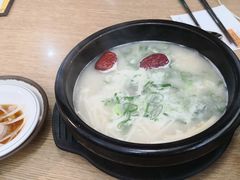 牛膝骨雪浓汤-神仙雪浓汤(明洞店)