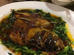 红扒鱼头-老街饭庄·地道淮扬菜(扬子江北路总店)