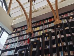 -钟书阁(松江泰晤士小镇店)