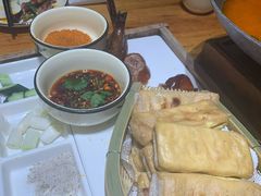 -老滇山寨•云南特色菜•地方菜•民族风情歌舞表演(金碧店)