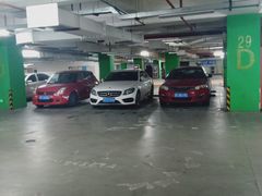 -丽丰购物中心·停车场