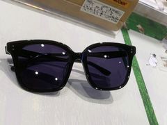 -LOOK眼镜·蔡司依视路配镜(宝山万达店)