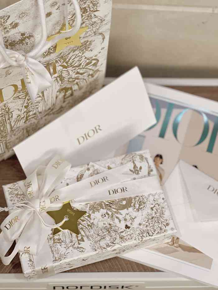 dior迪奥(杭州大厦女装店)-"门店环境:门店很大很漂亮,很好找,一共.