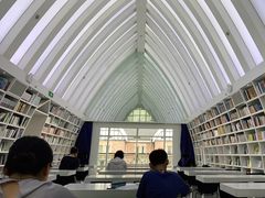 -钟书阁(松江泰晤士小镇店)