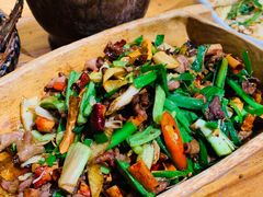 -老滇山寨•云南特色菜•地方菜•民族风情歌舞表演(金碧店)