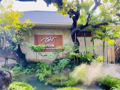 -Chom Cafe and Restaurant