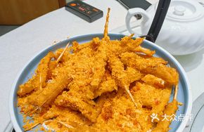 Golden Skewered Pork Bones
