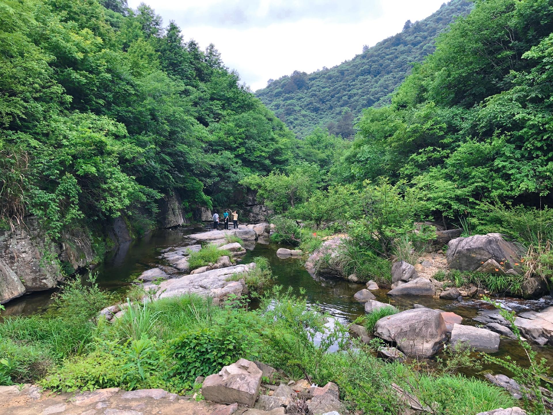 大别山瀑布群风景区图片