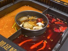 -老牌坊云南鱼豆花火锅(爱建店)