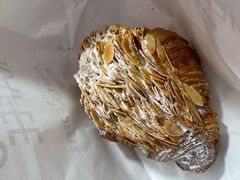 杏仁可颂面包-MEEBO KAFEE米咖焙坊(虹桥路店)