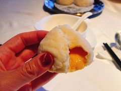 脆皮流沙包-皇朝会.经典传统粤菜(外滩店)