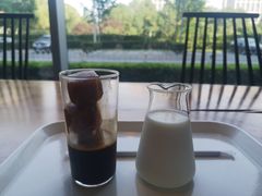 黑砖拿铁-dotcom coffee古点咖啡(致真大厦店)