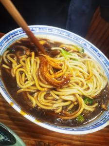 富贵面馆(安顺路店)-"朋友和我说这家店牛蛙面很出名,我问和哈灵.