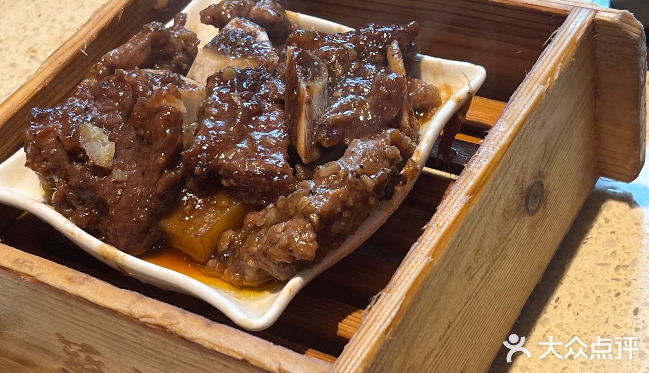 东北人吃早茶，就是当东北大盘菜点了