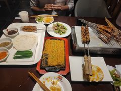 -三个大叔烤羊肉串·歌手驻唱·碳烤鲜肉(西三旗店)