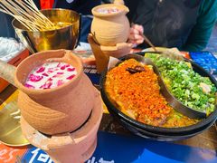 -何师烧烤·小龙虾·江湖川菜·精酿啤酒(成温店)