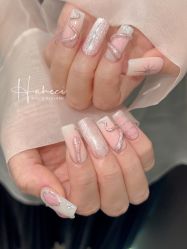 -花岐款式专研健康美甲沙龙