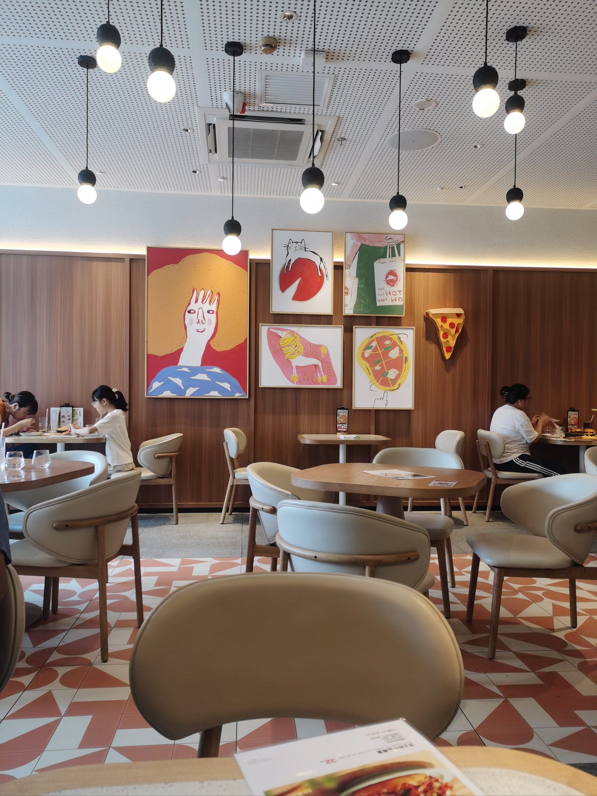 m会员店那边的必胜客