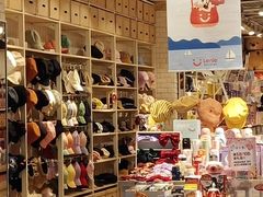 -名创优品(北京新中关购物中心地铁层店)
