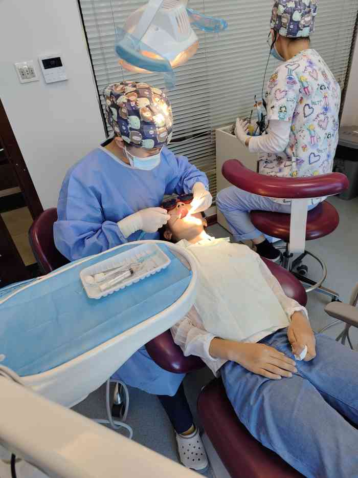 伊贝口腔-"最近智齿有点疼,工作在伊贝口腔附近就过来.