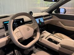 -蔚来中心(北京中关村店)