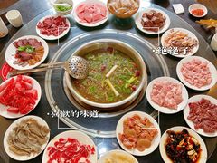 -周老三跷脚牛肉·全牛火锅(非遗传承店)