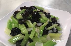 Huai Shan Stir-fried with Celery and Black Wood Ear