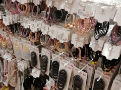 -名创优品(北京新中关购物中心地铁层店)