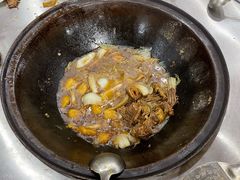 -粘豆包柴火铁锅炖