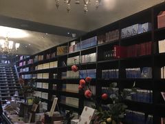 -钟书阁(松江泰晤士小镇店)