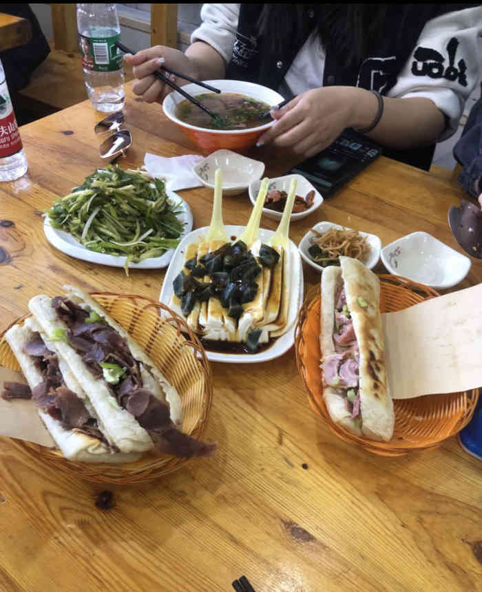 叭叭脆驢肉火燒-