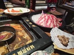 -老牌坊云南鱼豆花火锅(哈西万达店)