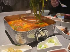 -左庭右院鲜牛肉火锅黑金店(陆家嘴中心店)