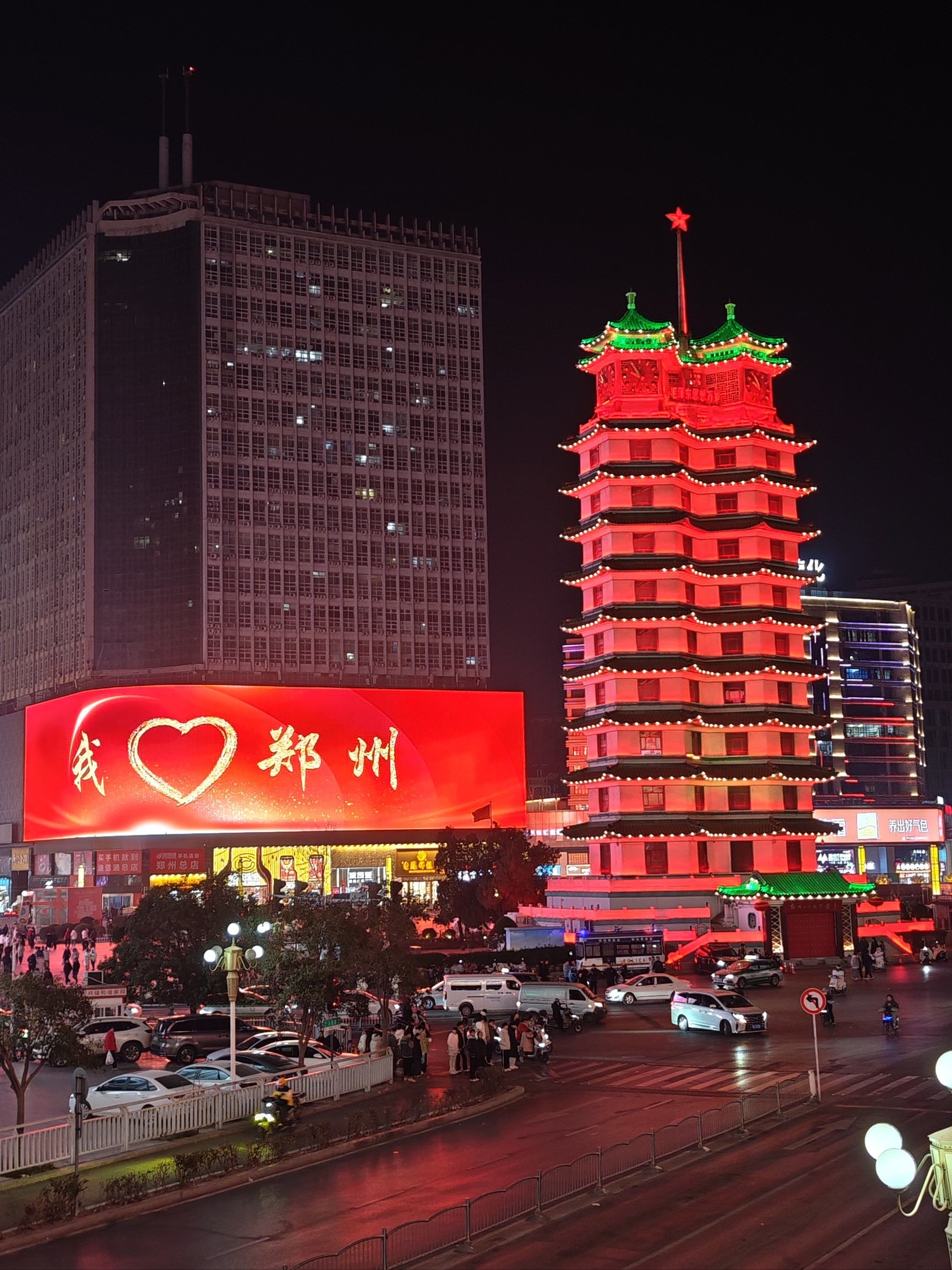 天桥上面了
你需要等霓虹灯滚动出来我爱郑州或者那条盘龙
缺点是