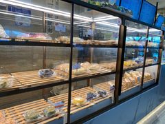 面包甜点陈列柜-奈雪的茶(深圳北站店)