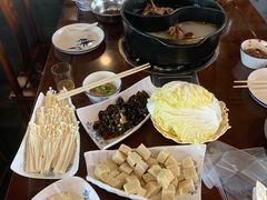 -亿诣蝎府炸酱面羊蝎子火锅(酷车小镇店)