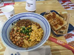 -魔都三兄弟酸辣粉·蘸卤炸串(虹桥万科店)