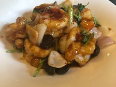 黑蒜大千爆虾球-北京四季酒店·采逸轩