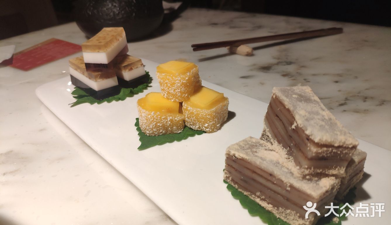 麻麻辣辣的水煮鱼,可可爱爱的梅子酒,闺蜜小聚。