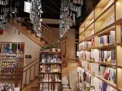 -猫的天空之城概念书店(杭州南宋御街店)