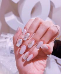 -花系美·美甲美睫精品店