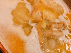 浓厚原只鸡煲花胶汤-鲜入围煮花胶鸡海鲜火锅