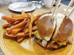 27牛肉汉堡-HELLO 27 意面·沙拉·帕尼尼