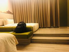 -西安大雁塔科技大学地铁站亚朵酒店