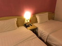 -7天连锁酒店(上海徐家汇龙华路地铁站店)