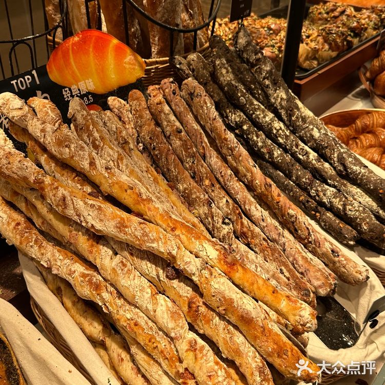 济南新店！路过记得打包带走。蛋糕自由说的就是这个吧